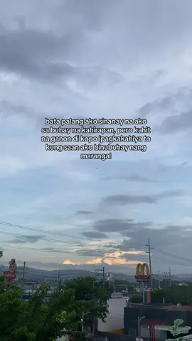 :)simpleng tao lang po:)mabait at mapaki samah 