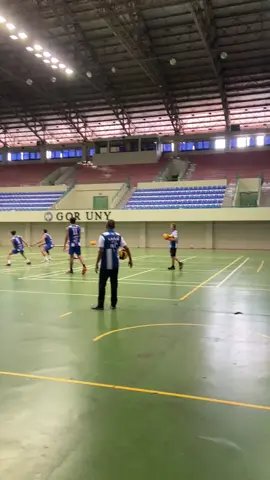 Lavani latian persiapan grand final proliga 2025 di GOR uny #lavani  #proliga2025 #lavaniforever #voliindonesia #goruny #goramongrogoyogyakarta #fyp #volleyball 