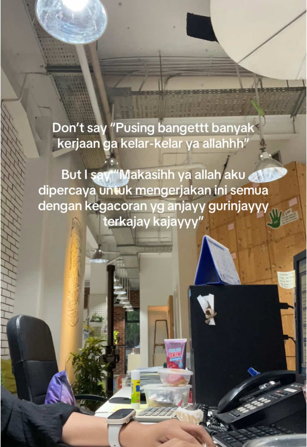 Semangat selalu untuk kamu yang sedang mencari kerja atau lainnya ditengah makin sulitnya persaingan dikonoha ini🫶🏻💪🏼 #kantor #semangatberjuang #budakcorporate #bersyukur #fypage #fyppppppppppppppppppppppp #fypシ゚ 