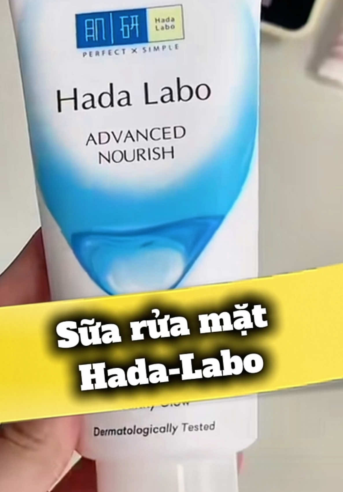 💦💦𝗦𝘂̛̃𝗮 𝗿𝘂̛̉𝗮 𝗺𝗮̣̆𝘁 𝗛𝗮𝗱𝗮 𝗟𝗮𝗯𝗼 𝗖𝗹𝗲𝗮𝗻𝘀𝗲𝗿 𝟴𝟬𝗴 - Trọng lượng: 80g 🤍 SRM Hada Labo màu Trắng giúp cho da bạn luô.n được giữ ẩm chuyên sâ.u và mịn màng 💙 SRM Hada Labo màu Xanh được chiết xuất từ Arbutin tinh khiết, Vitamin C, B3. Giúp cho da bạn luôn được trắ.ng hồng lán mịn. ❤️ SRM Hada Labo màu Đỏ hướng đến nhóm đối tượng lớn tuổi, giúp cho da n.găn ng.ừa lão hóa và trắng hồng. Mùi hương dễ chịu 💚SRM Hada labo màu xanh lá: ngăn ngư.ừ m.ụn, dành cho da dầu mụn, nhạy cảm #thefacebeautyskincare #xuhuong #ypf #hadalabo #suaruamat
