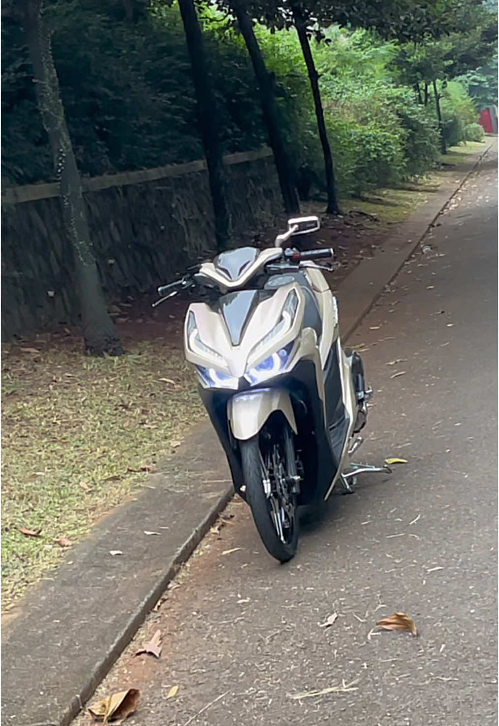 sesekali nyoride #vario #helikopter #helikopterdarat #drodot #armlustermode #armexhaust #fyp #xybca 