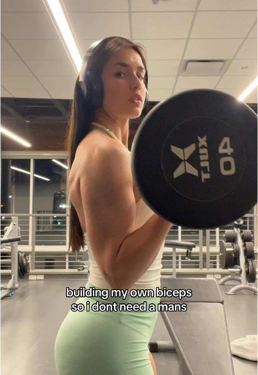 mood. #fyp #GymTok #biceps #gymgirlsoftiktok #FitTok #gymgirl #gymgirls #bicepcurls 