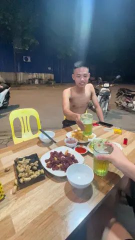Sống là phải hưởng…