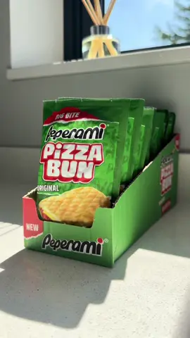 A quick little Pizza Bun hack 🪄  #pizzabuns #peperami #easylunchideas 