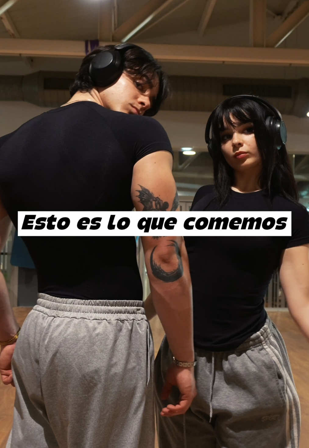 Con @Cal AI es easy calcular calorías! #gymcouple #gymboy #tiktokcouple #posing #GymTok #parejasgoals #nutricion #nutriciondeportiva #gymgirltiktok 