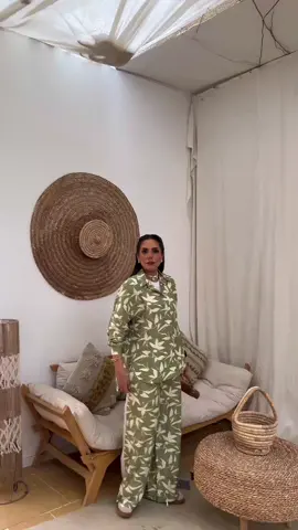 سوت مفيش احلي من كده حرفيا ماتريال تجنن وشيك جدا جدا في اللبس 💯 ما تلبسي حاجة تخليكي تحسي إنك أجمل وأشيك شخص في الدنيا ..  لما تلاقي لبس يناسب كل لحظة للجامعة والخروجات والنادي واي مشوار سريع 😍 عملنالك سوت لينن قيمة جدا والسعر مفيش أحلي من كدة  💯  اطلبيها دلوقتي من خلال الرسائل 💬💬  او الويب سايت :  https://krc-fashion.com