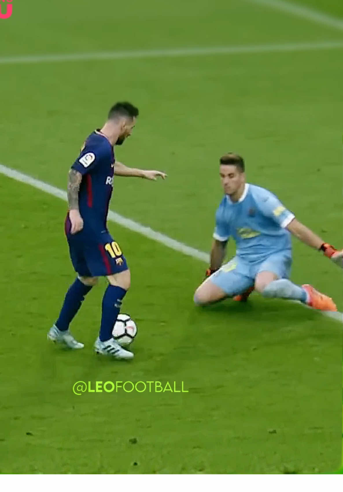 Messi vs Goalkeeper 😈 #messi #leomessi #Soccer #football #fürdich #goalkeeper #shorts #reels #longervideos 