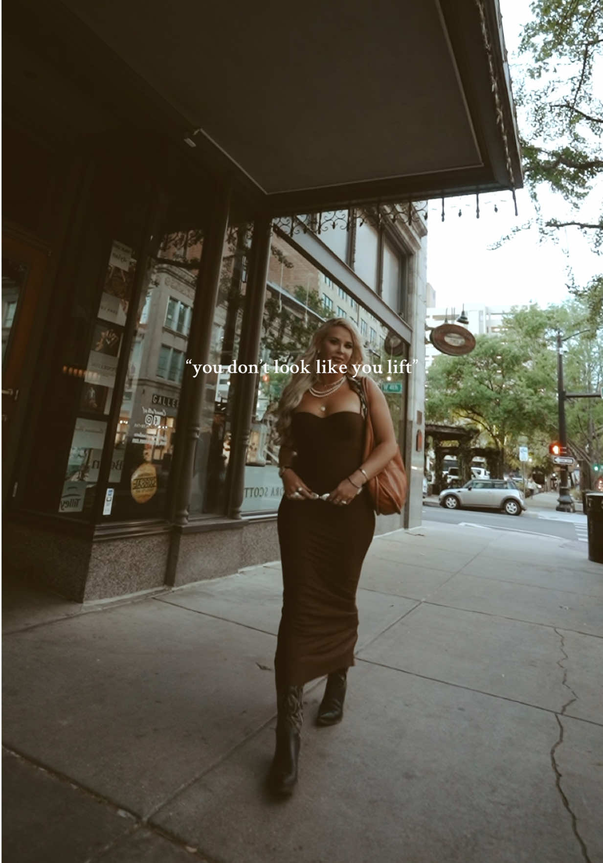 fluffy yet strong girlies where you at?! #sleeperbuild #calisthenics #strongwomen #femalemarine #womenwholift 