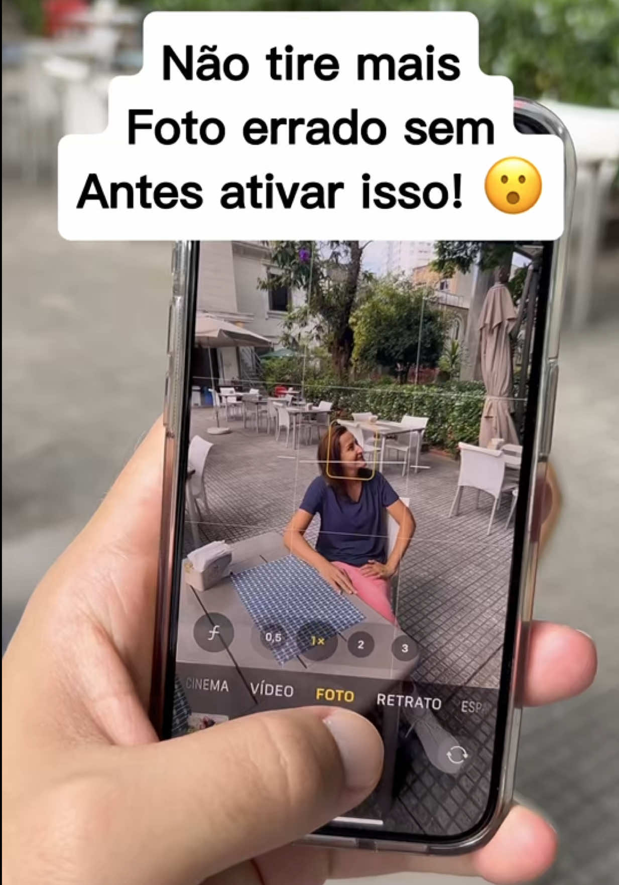 Pare de tirar foto errado! 🚨❌ Quer tirar a foto perfeita com seu celular? 📲 📸 faça esse ajuste e vai te surpreender como as fotos vão ficar profissionais. Não precisa de fotógrafo para isso. Modelo das fotos @manualdasdicassaudaveis  Seu celular consegue te entregar tudo isso e você nem sabia. #dicas #foto #celular #tecnologia #iphone #fotografia #jefdicastech #jefdicas 