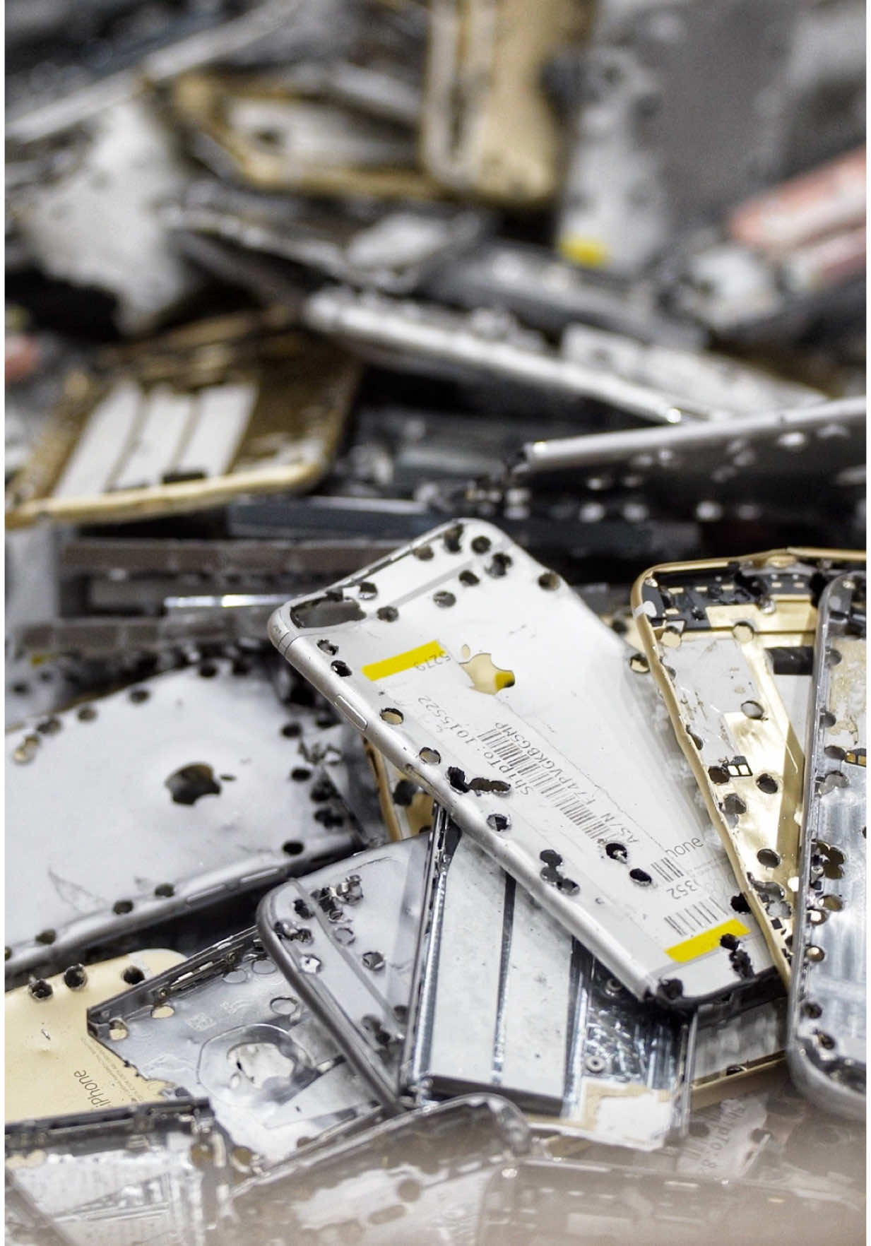Visite du labo secret d’Apple (PARTIE 2) 🤖🦾📱💻 Apple c’est aussi un robot, DAISY, qui désosse les iPhone, du refurb, qui revend des produits déjà utilisés moins chers et surtout des produits durables et intéressants pour les étudiants ! #Apple #Cork #AppleSecrets #BackStage #Applebackstage #iPhone 