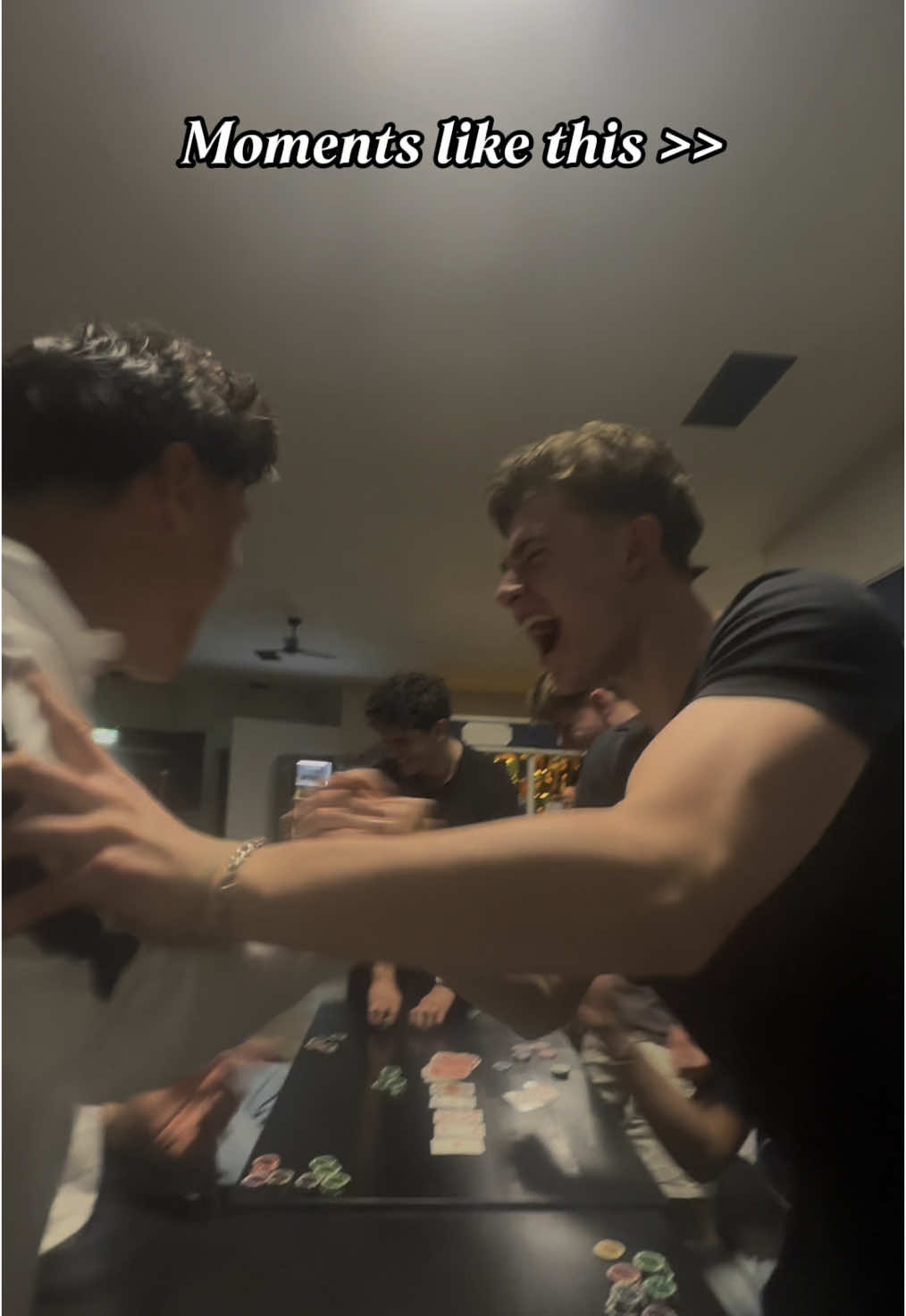 Warum hören wir uns an wie Hühner 🐓😂 #friendgroups #friendship #brotherhood #laughing #momentslikethis #qualitytime 