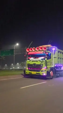 aku mah sadar diri, nuhun aa es na @rio_iyoo078 @_cctvpinggiranjahaoyi @yanproject🀄  #parungpanjangviral #masukberandafyp #fyp #fypシ゚viral🖤tiktok #rendiproject_03 #cctvlintastimur 