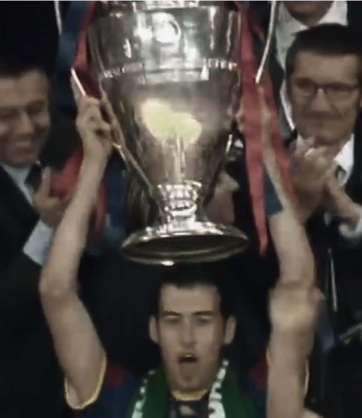 لا أعرف عن الوطنية سوى أنك موطني ودياري  وأنا لا أتخلّى عن موطني   Visca Barça  Visca Cataluña ..  - #fcbarcelona 