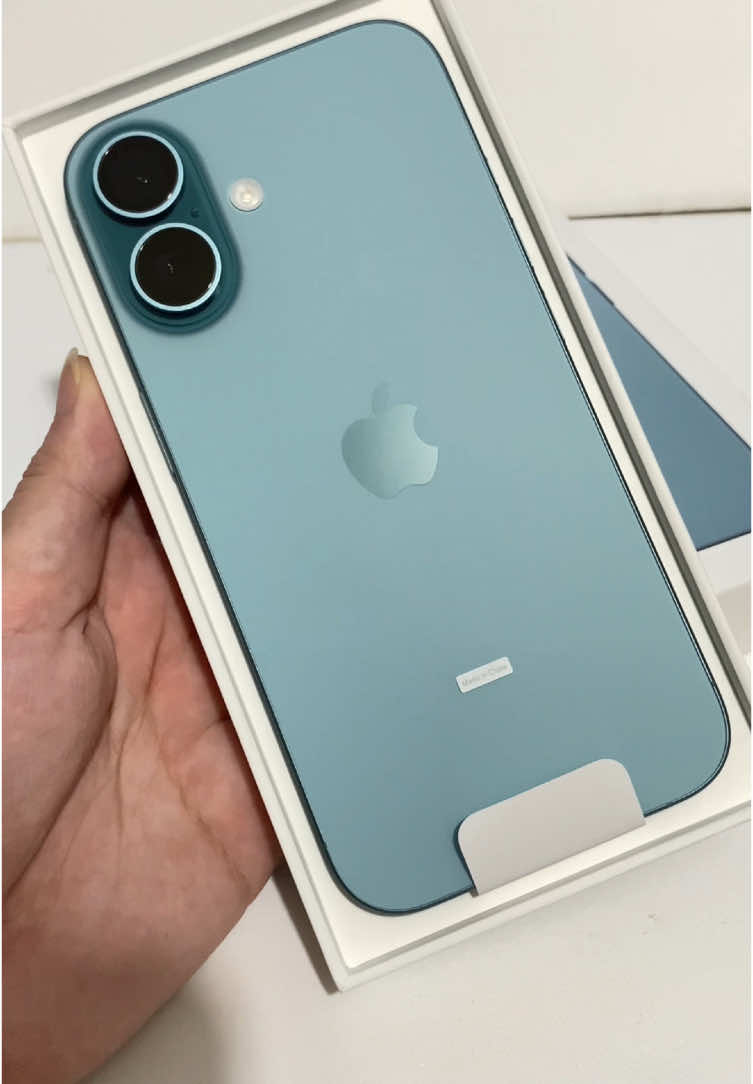 Can’t stop staring. iPhone 16 in teal is a whole mood🥺🤍 #iphone #iphone16 #iphone16series #ip16 #iphone16colors #iphone16teal #apple #appleiphone #unboxing #unboxingvideo #unboxingiphone #iphoneindonesia #fyp #fypage #fyppppppppppppppppppppppp #fypシ゚ #fypdong #fypppppppppppppp #fyppp #xyzbca 