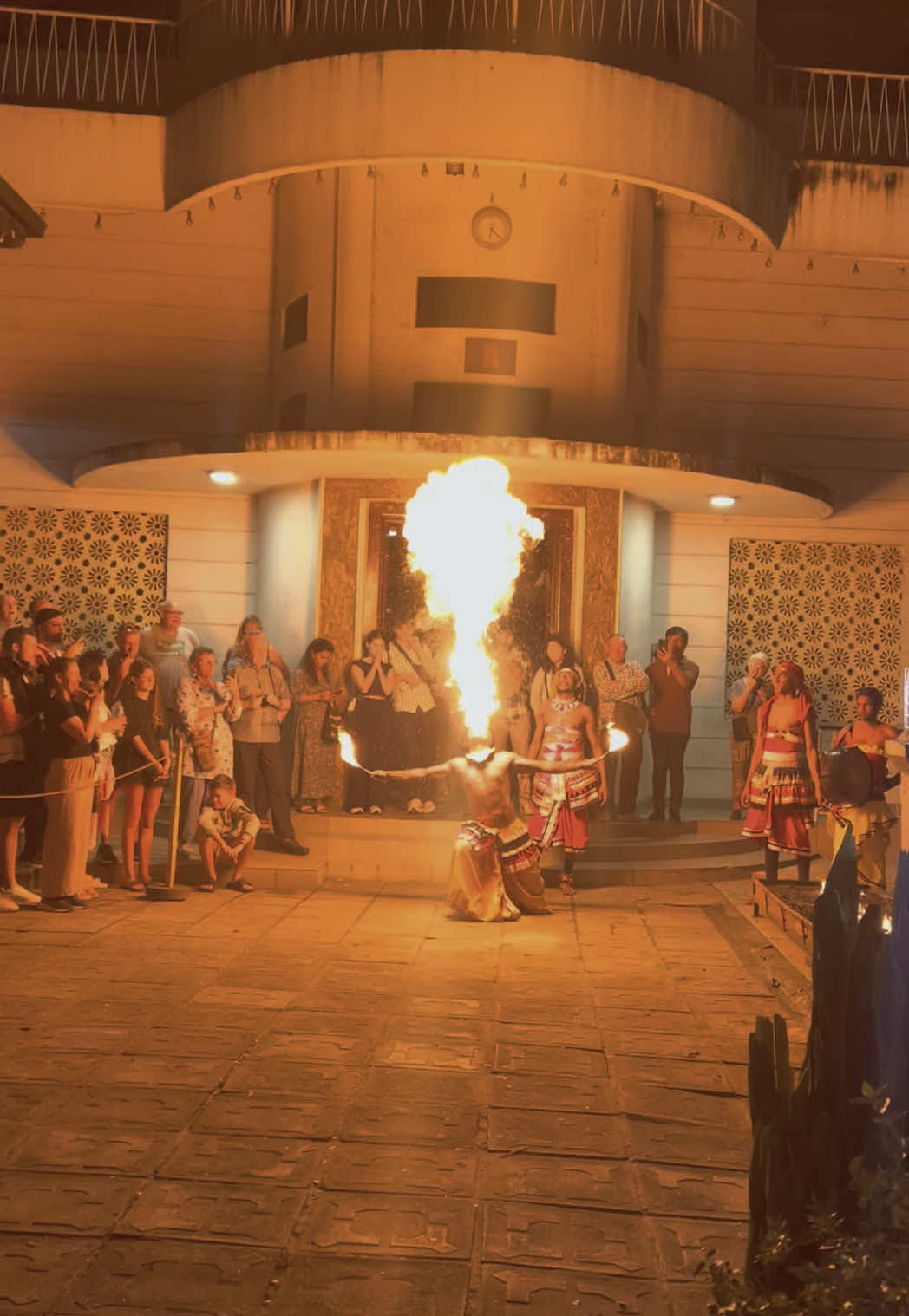 Visit Sri Lanka!🇱🇰 #srilanka🇱🇰 #travel #tourismsrilanka #tourismsrilanka🇱🇰 #tourismkollo #kandy #srilankatrending #travelsrilanka #traditionaldance #fireworks #firedance #goodolddays ✨