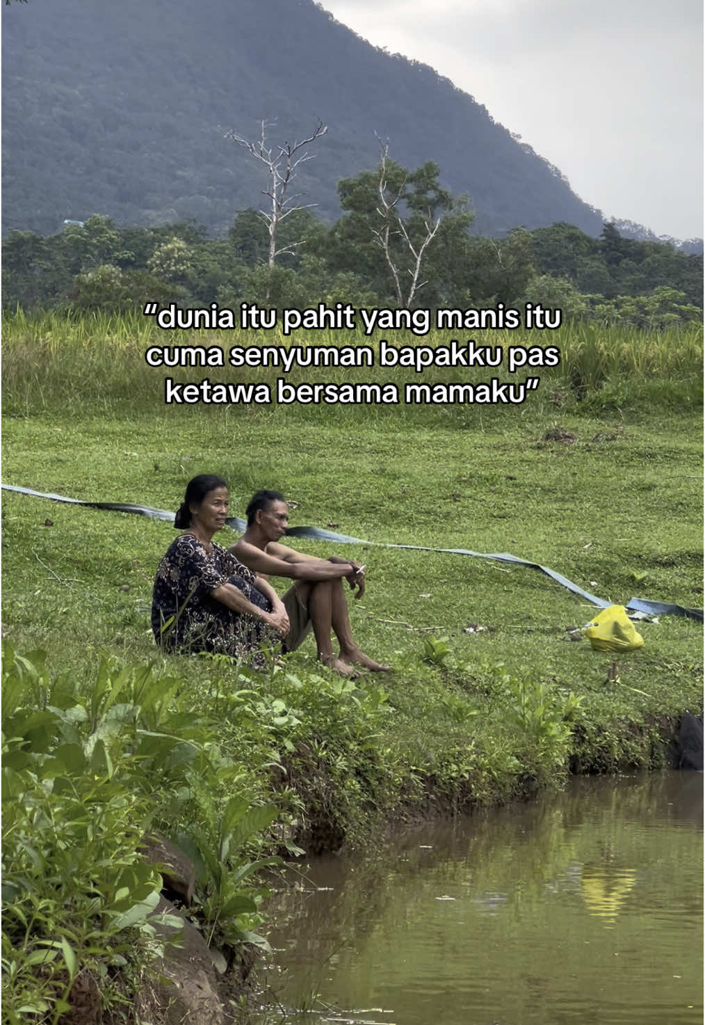 ntah apa yg dibicarakan,tapi buat mama dan bapakku sehat selalu ya🥰#fyp #viral #trend #trending 