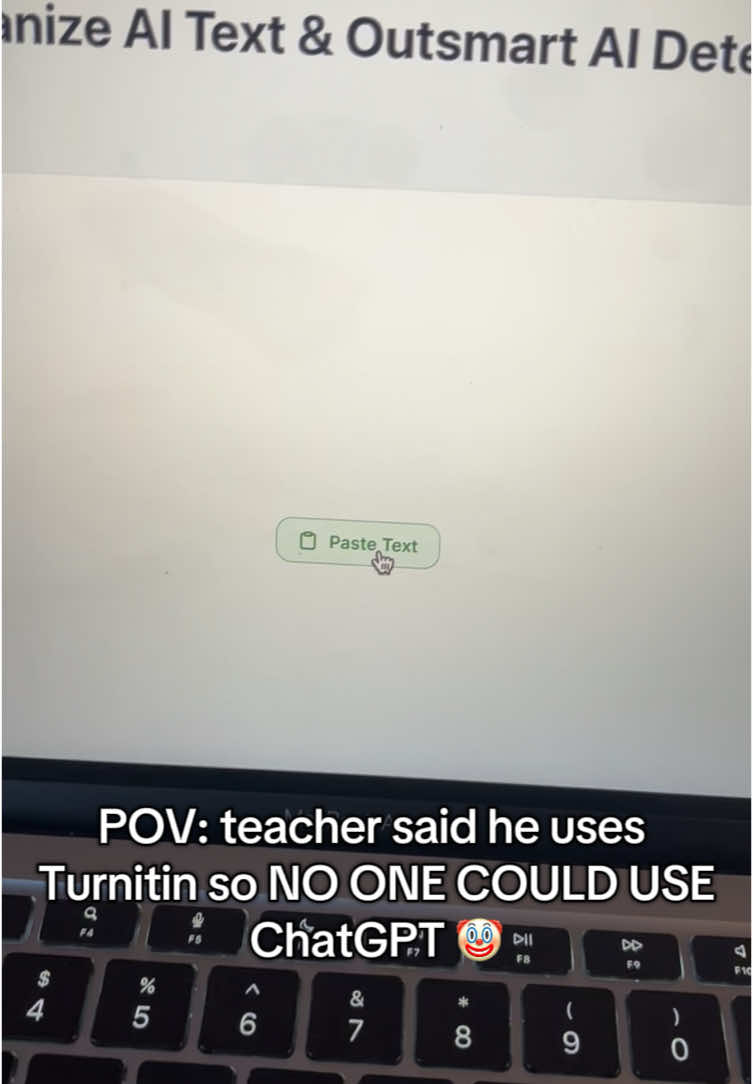 AHAH HE REALLY BELIEVES..🤡 #collegehacks #naturalwrite #studytok #ai #aihumanizer #viral #foryou #aiwriting #chatgpt #aidetector #bypassgpt