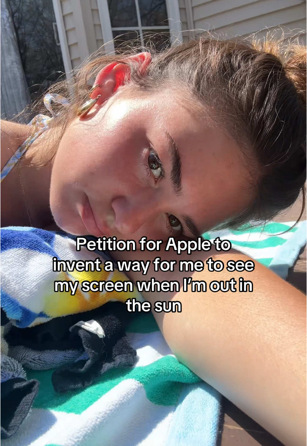 Pls I don’t need another camera I need to be able to see my phone #fyp #apple #iphone #tanning #Summer #sun #phone #viral #relatable #foryou 