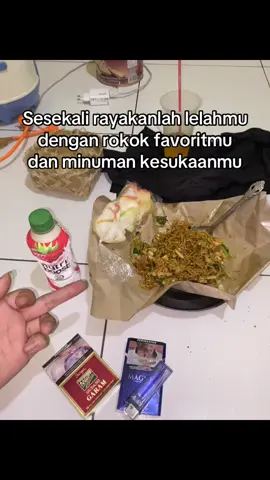 Nek masalah cinta”an mung bagian nyawang konco” bae lah😭 soalle awkke dwek rung bisa ngelakoni