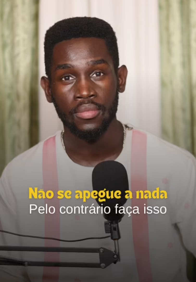 Você já pensou que o maior sofrimento pode estar em se apegar ao que a vida só te emprestou por um tempo? Comente: você já teve que aprender a se desapegar de alguém que amava? A vida é impermanente. Apegar-se ao que é transitório só prolonga a dor. Viver com plenitude é amar sem prender e deixar ir sem quebrar. O desapego é a liberdade da alma.