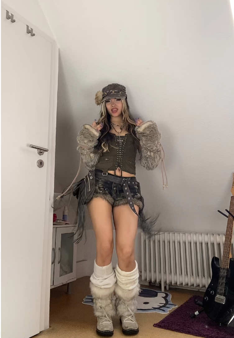 Tbh I‘m still not sure what gnarly means😭 But I’m obsessed with Katseye💅 #fyp #outfitinspo #gnarly #katseye #y2k 