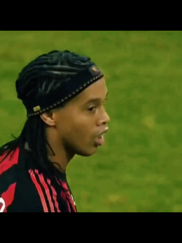 Caressa si emoziona per le triangolazioni del Milan #caressa 