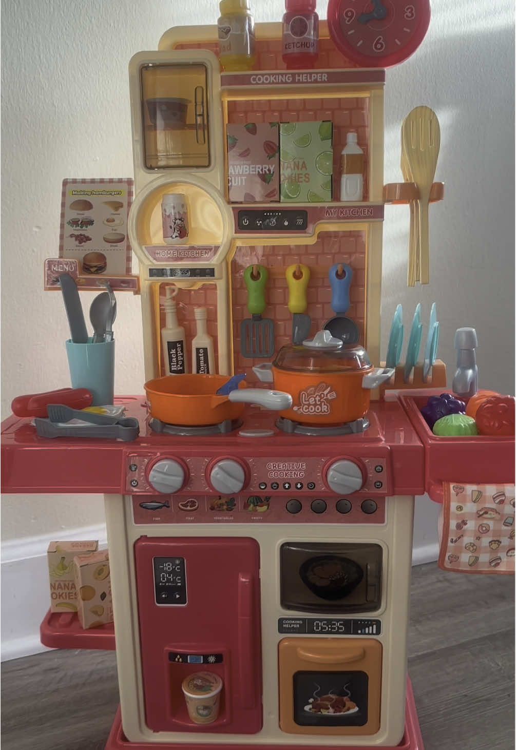 Hermosa y funcional Cocina de juguete para que los peques del hogar aprendan jugando 🥰 #cocinadejuguete #cocina #juguete #playkitchen #niños #juguetes #niñas #cooking #toykitchen 