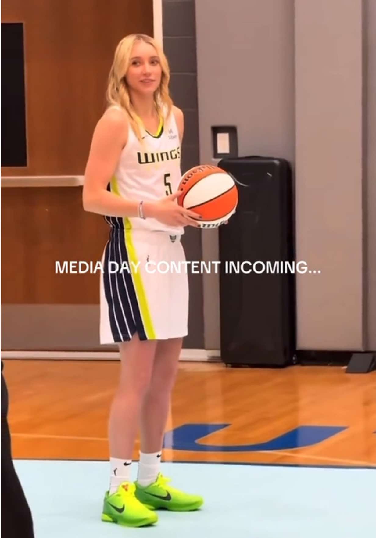 THE HAIR OMG #paigebueckers #dallaswings #WNBA #mediaday #uconnwbb #fyp #collegebasketball  #womensbasketball #hoops 