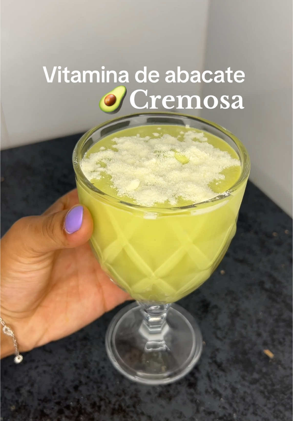 Essa vitamina fica uma delícia😋 #comida #vitamina #abacate #receita 