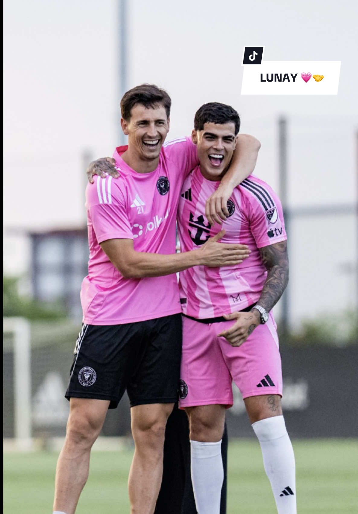 Bienvenido a La Familia, @LUNAY 💗🤝⚽️ #InterMiamiCF #LaFamiliaIMCF #Futbol #MLS #Lunay 