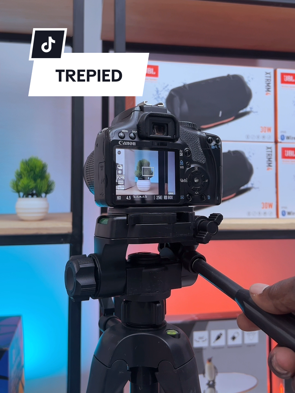 Trépied Professionnel WT-3560  25 000 Fr Rigide, Robuste et Solide. Hauteur Max : 1,675m Charge Max : 3kg #trepied #tripod #tripodstand #camera #photography #contentcreator #createurdecontenu #wt3560tripod #communication #cameraman 