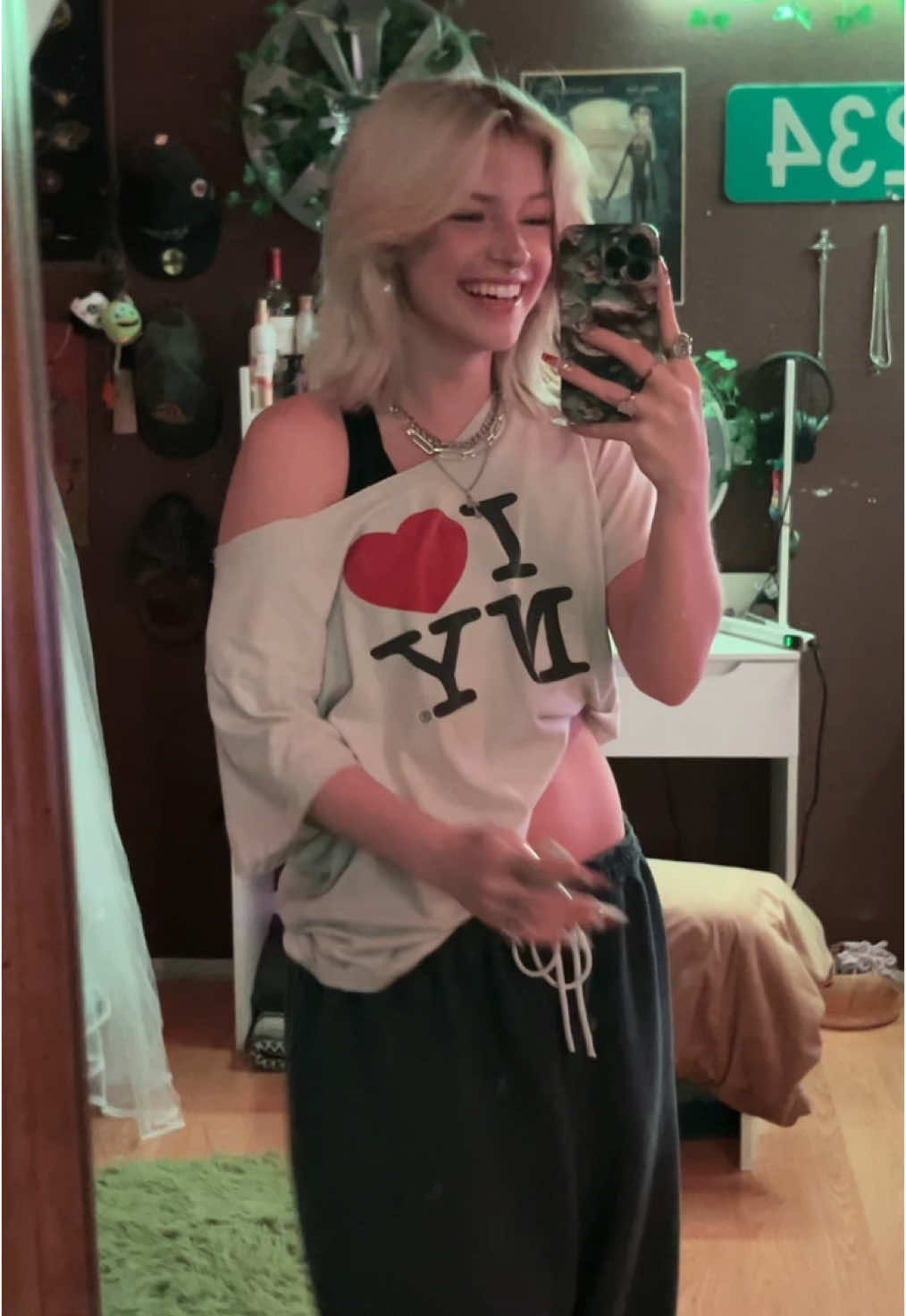 i cant stop sticking my tongue out😓😓 vibes ig #wlw #fyp #foryoupage #lesbian #fem #foryou #gay #lgbt 
