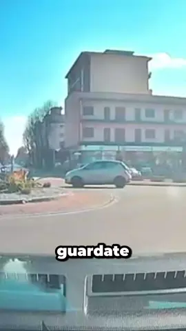 Non ci posso credere cosa è successo 🤯 #dashcam #dashcamvideos #spotlight #tiktokmademebuyit #ttshopitality #tiktokshopitalia 