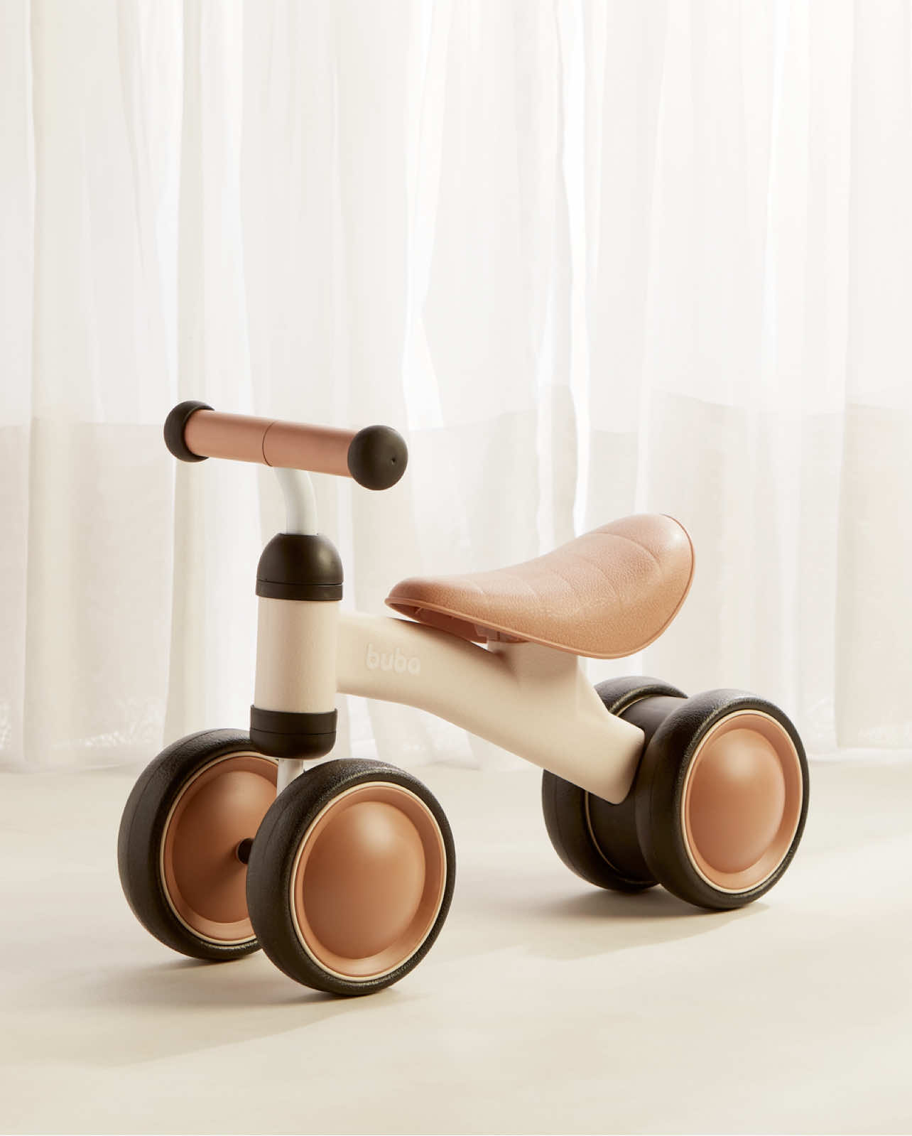 A bicicleta de equilíbrio que os pequenos amam! 💙 #babytok #bicicleta 