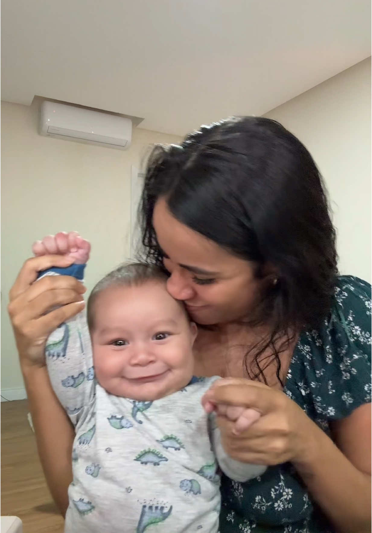 ele ama a mamae doida dele 