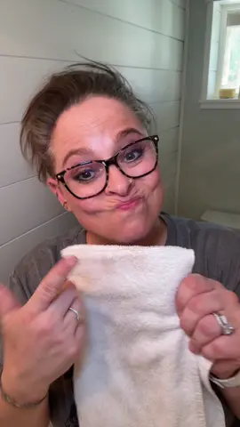 So frustrating to wipe all your makeup off on the towel when you didn’t mean too. I would say Menow passed the test. #menow #makeup #waterproofmakeup #facepowder #oilcontrol #TikTokShopSpringGlowUp #homerefresh#TikTokShop #tiktokshoprestock #TikTokShopCreatorPicks #TTSLevelUp #springtok #TTSDelightNow #GiftGuide #genx#generationx#over40#ThisIs40#TikTokShopMemorialDay #tiktokshopbloomindeals #tiktokshopmothersday  #tiktokshopsummerturnup #onlytheordinary #theordinarysuperbrandday #IfYouKnowYouKnow#mothersday#FathersDay 