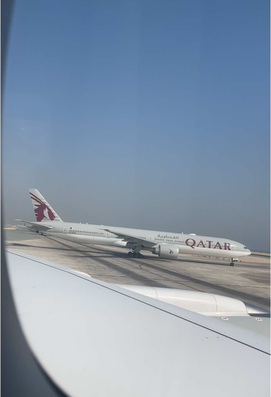 #creatorsearchinsights #qatarairways #qatarairways🇶🇦 #dohaairport #hamadairport #boeing777 #boeing #taxing #a350_1000 #airbusa350 