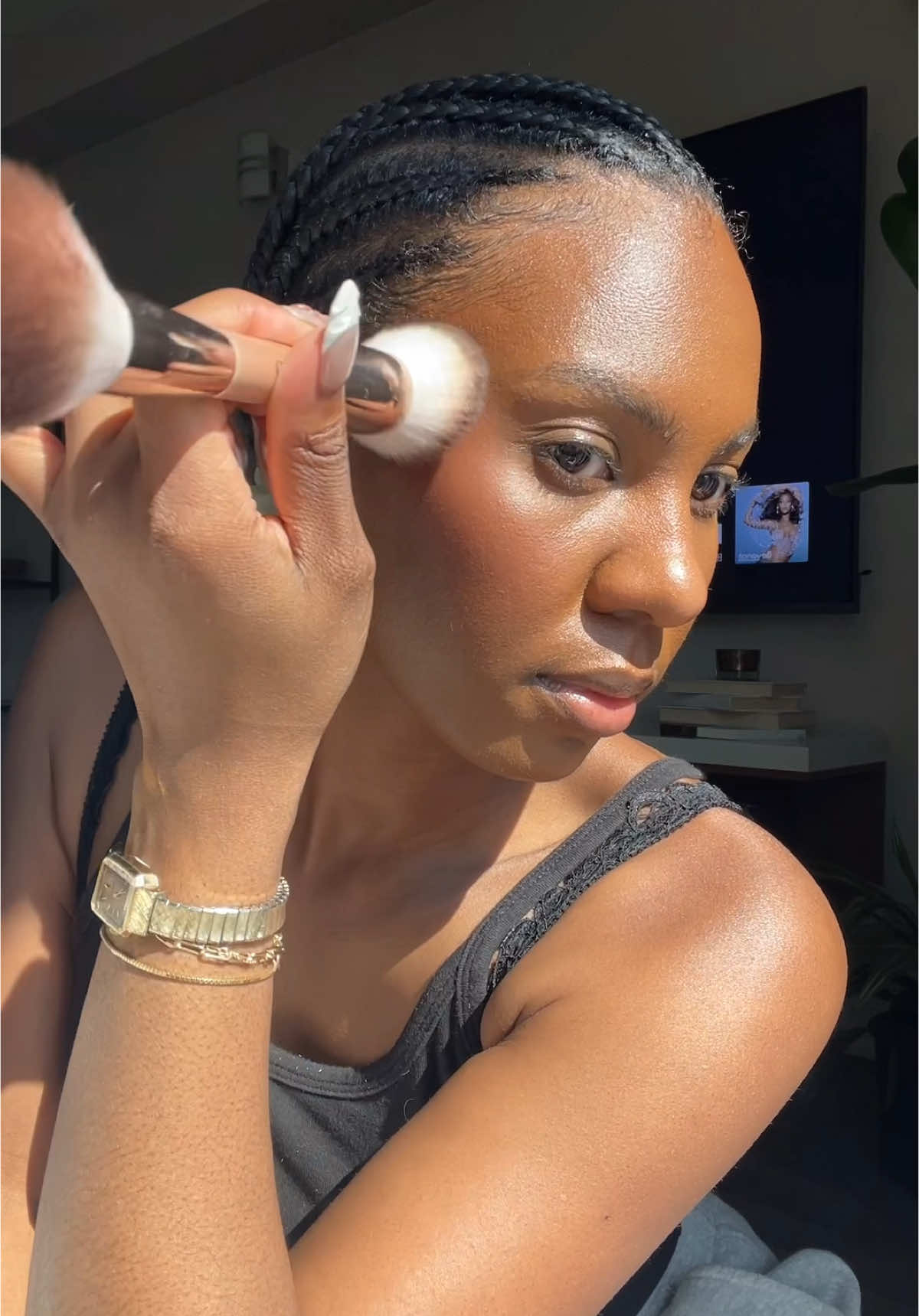 posting this as someone who never thought she’d see @Beyoncé in concert 🌟👢🐎 fellow texans we are UUUUUP 🤠 @Thrive Causemetics @Ami Colé @Hourglass Cosmetics @elfcosmetics @Glossier @DanessaMyricksBeauty @REFY @DIBSBEAUTY   #blackgirlmakeup #makeupforblackwomen 
