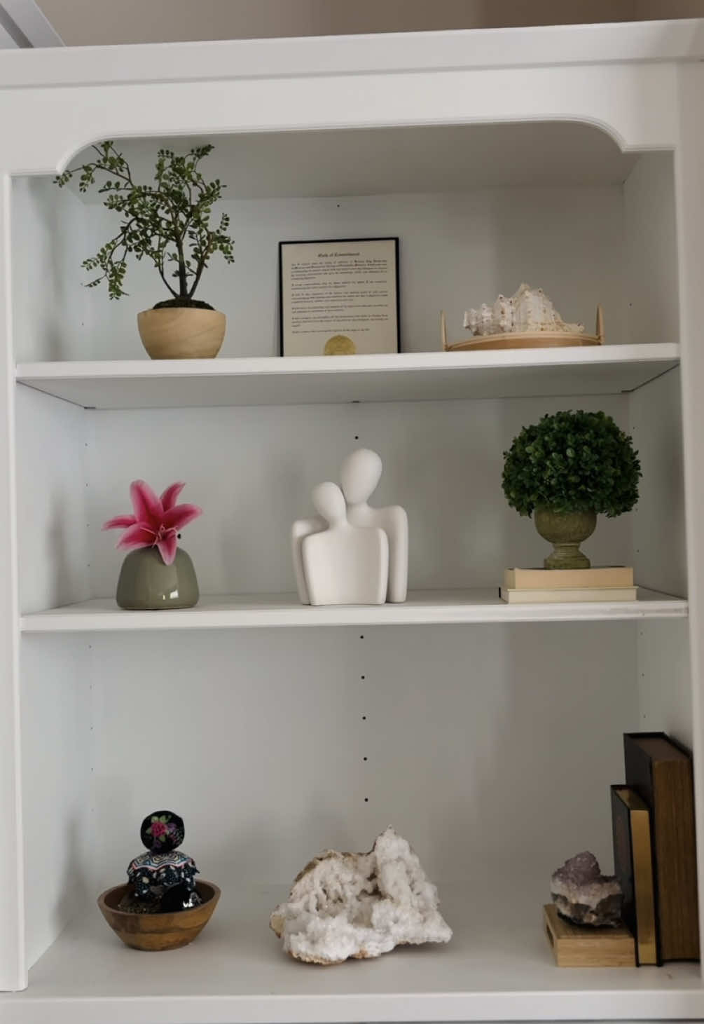 Channeling my future bride energy! It’s May and I finally put away my holiday decorations 😅 to be fair, last month it still snowed.  #Home #homedecor #spring #hmong #trees ##mn##manteldecor