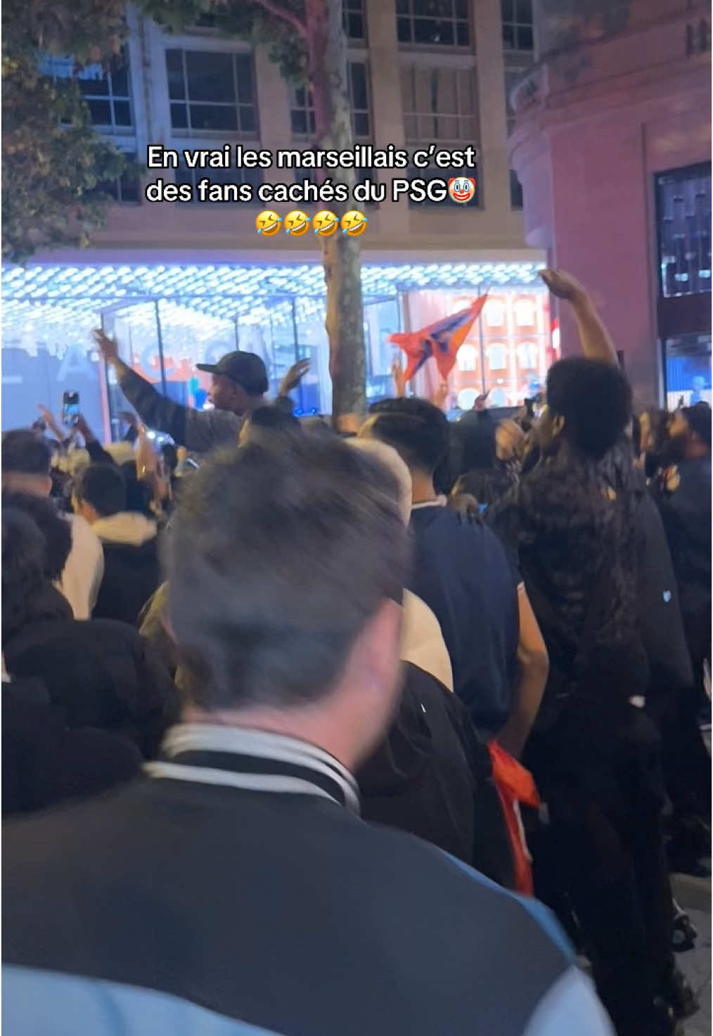 @NELDIEZ 🔟 supporter de Paris refoulé 🤣🤣🤣