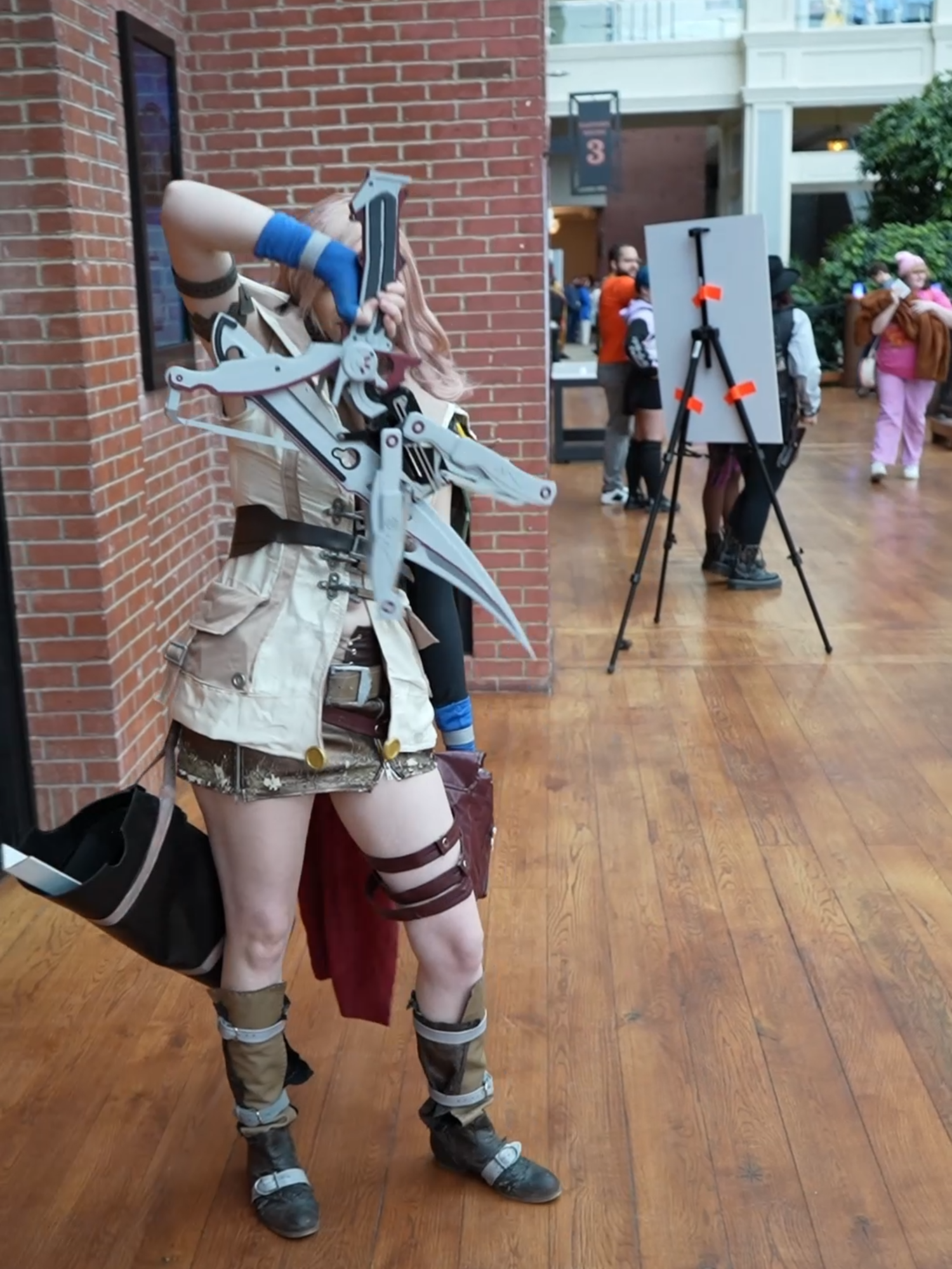 Newest Lightning transforming gunblade is here and it's so SMOOOTH!!!  #finalfantasy #cosplay
