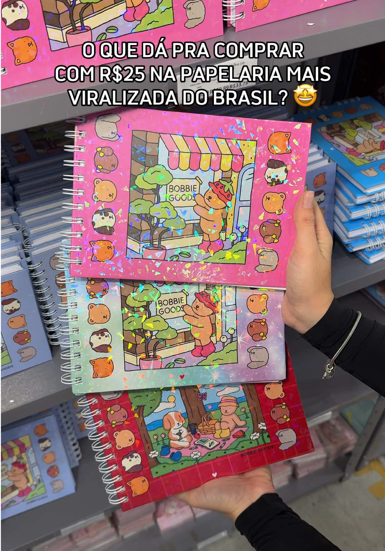 PAPELARIA MAIS BARATA E MAIS VIRALIZADA DO BR! ❤️🎨 Fomos navegar na @jqshopbrasil, uma papelaria asiática localizada no bom retiro e que com certeza é a maior e mais barata do Brasil!! 😱😍 Eles também realizam venda online pelo WhatsApp. O catálogo está disponível no perfil oficial. 📲 🚨Os preços do vídeo são de atacado, mas a diferença pro varejo é bem baixa.  Horários👇🏻 ⏰Seg a Sex das 8h ás 17h.  ⏰Sáb das 8h ás 14h. CURTIU? Então já marca o @ que vai te levar!! 🔥🔥 🖌️@jqshopbrasil 📍Rua Talmud Thorá, 148 - Bom Retiro, SP. *Publi