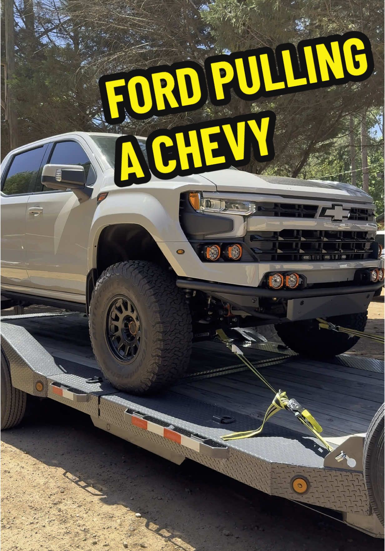 Ford pulling a 🔥🔥 Silverado #akinsford #wildwillies #foxfactory