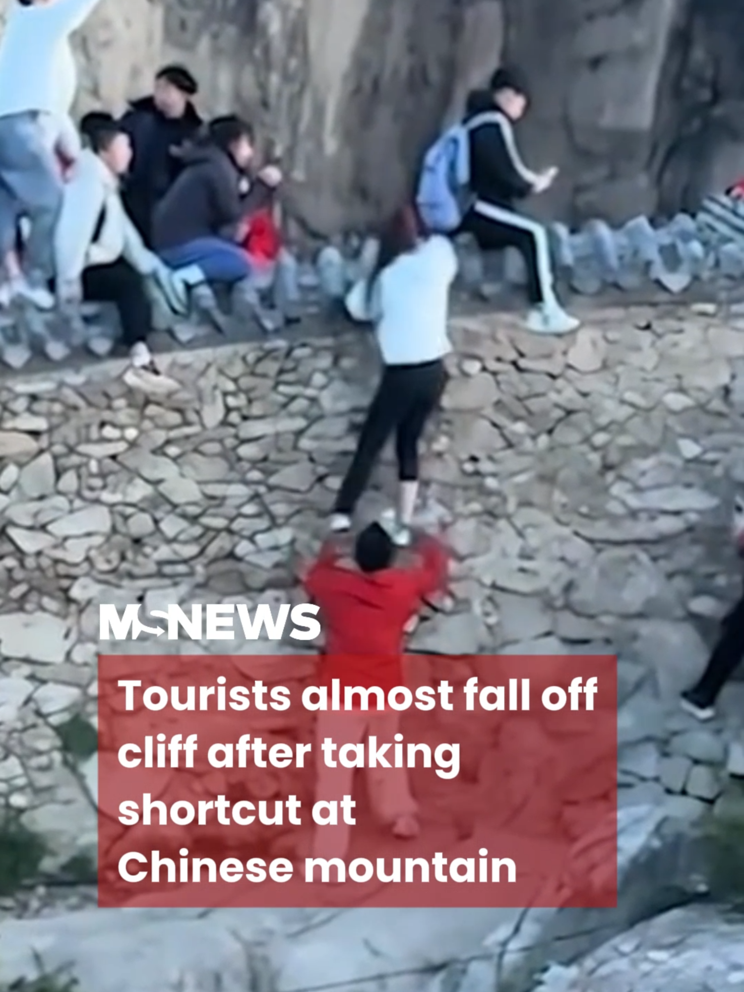The pair reportedly took the dangerous shortcut due to the scenic spot being too crowded. #mustsharenews #tiktoksg #fypsg