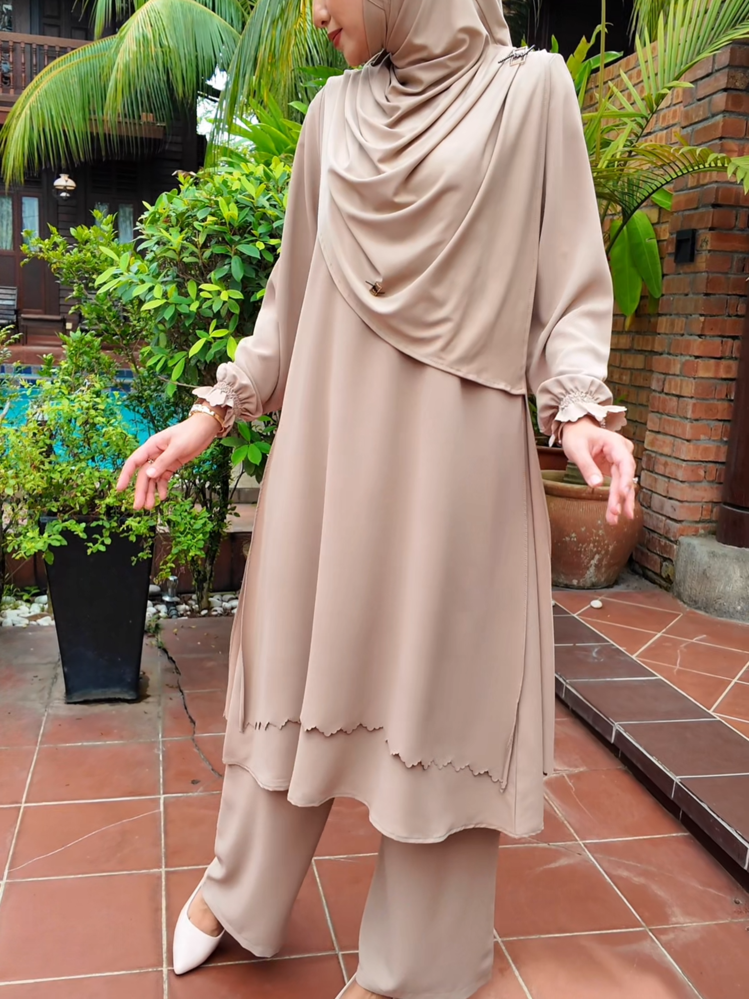 Suit Madiyah 🤗 Raya haji lagi berapa minggu ni 🤔 siapa yang tengah mencari suit muslimah yang tak panas, jatuh terletak dan memeri boleh grab sekarang di beg kuning kita 😘 #fyp #mewahexclusive #tiktokshop#tiktokshopmalaysia #racuntiktok #suitmadiyah #suit #suitviral #suitviraltiktok #suitironless #suittakpayahgosok #suitmuslimah #suitbajuseluar #bajuseluarmuslimahset #suitbajuseluarironless #bajuseluar #tudunginstant #suitumrahhaji #suitumrah #suitumrahironless #grwm #ootdhijab #ootdhijabstyle #OOTD #bajuwanita #onlineshopping #muslimfashion #TikTokFashion