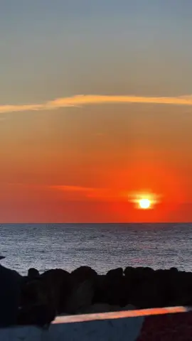 Esta salsa enamora pero combinada con este atardecer …. Traga!! Jajaa sonrían y amén que la vida es una sola🎉 #salsa #salsaparadedicar #salsaromantica #salseros #atardecer #views #fypシ゚ #fyp #paratiiiiiiiiiiiiiiiiiiiiiiiiiiiiiii #playa #hogar #cartagena #atardeceres🌅 #atardeceresperfectos #sonrisa #amor 