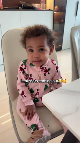 My baby roots starting to show!! 😍❤️