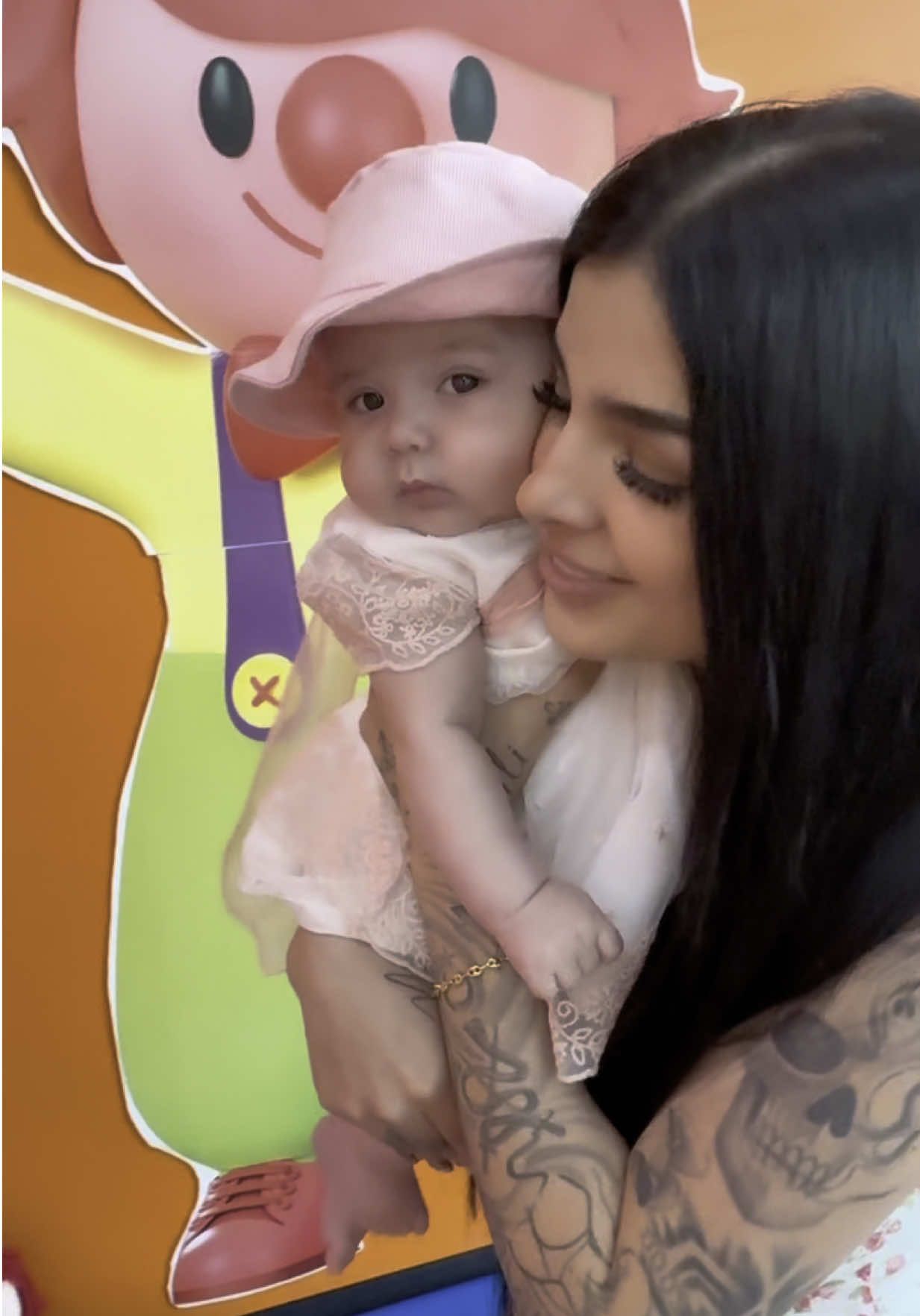 No saben lo feliz que me hace ser mamá 😍💗 me festejaron en su escuela de estimulación el día de las mamissss💗🙈 que felicidaaaad #parati #viral #fyp #mamaprimeriza #maternidad #bebes 