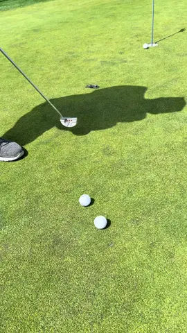 This golf slope revealer tool is perfect to practice putting!  #golfaccessories  #golftok  #golfer  #puttinggreen  #golfputt 