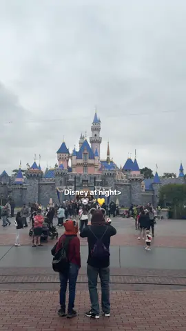 Always in need of a disney night #disneyland #disney #starwarsevent #disneylandcalifornia #fyp #la #disneylandpark 